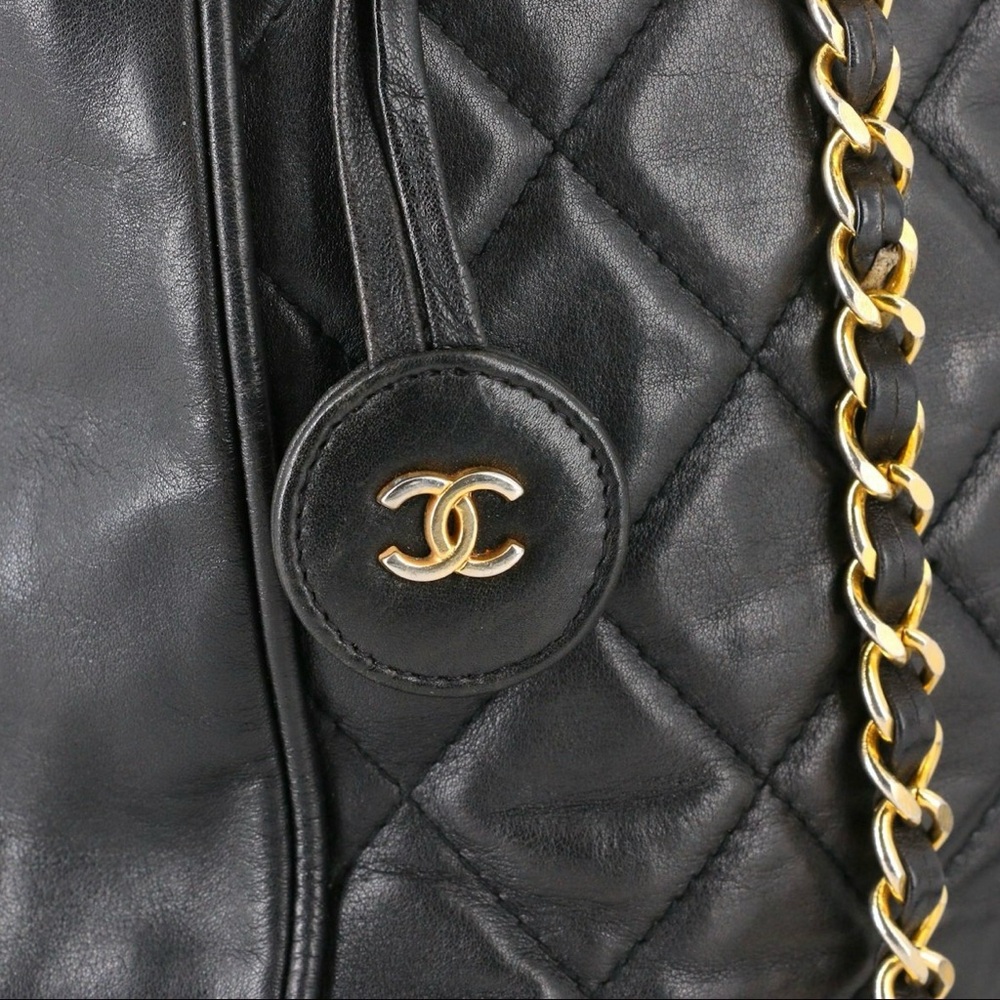 CHANEL Shoulder Black in Quilted Lambskin with Interwoven Chain Strap - Picture 10 of 14